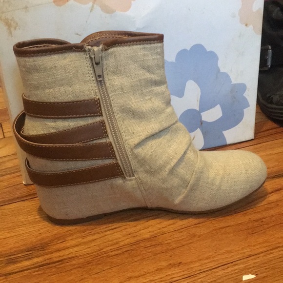 New cream tan cloth material wedges - Picture 4 of 4